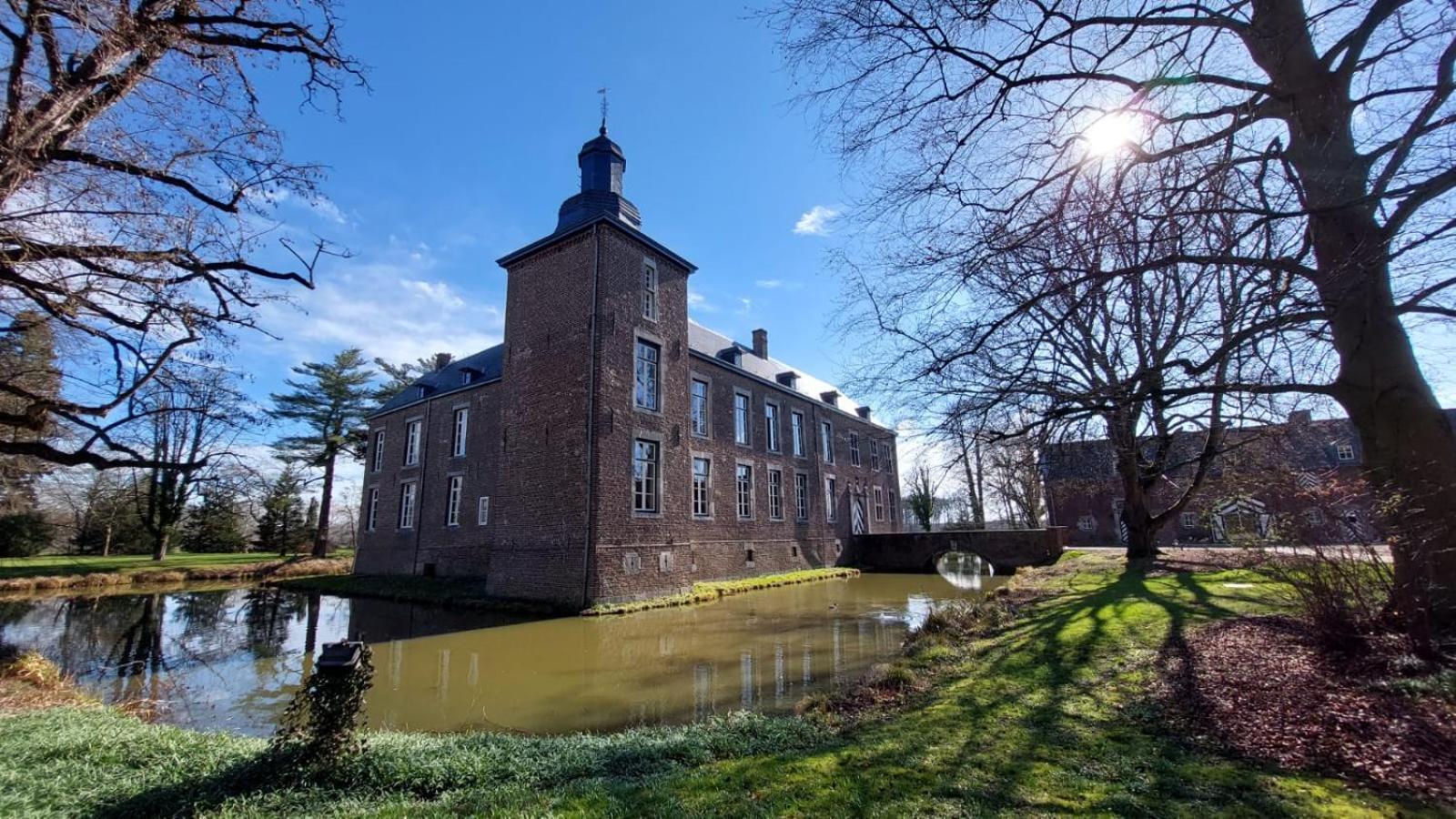 B&B Kasteel Wolfrath Born Екстериор снимка
